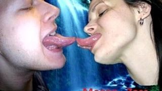 Megan Zass, bacio con la lingua lunga