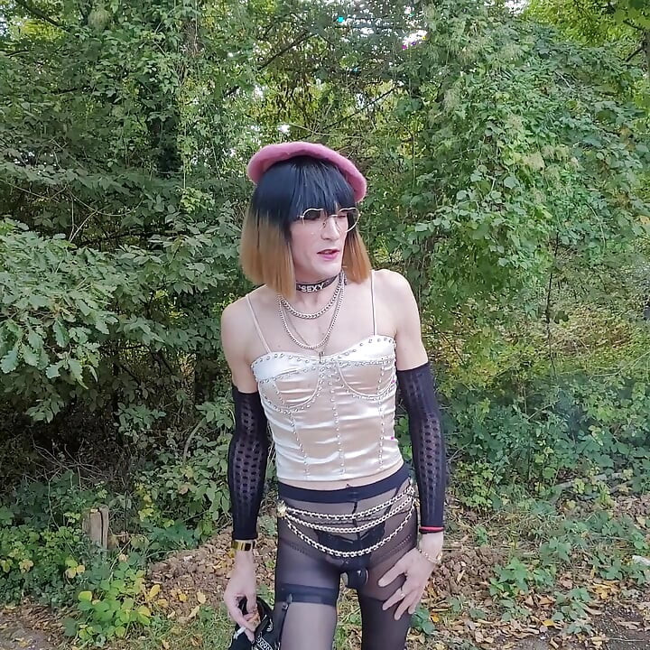 Exhibit P🚗U B L I C en Pute on a Parking Lot in the Forest, at La Faisanderie 91. Fanciful Tights, Thong [4sep25] Meet CoKiiNE! VaneSsaBiTCHx