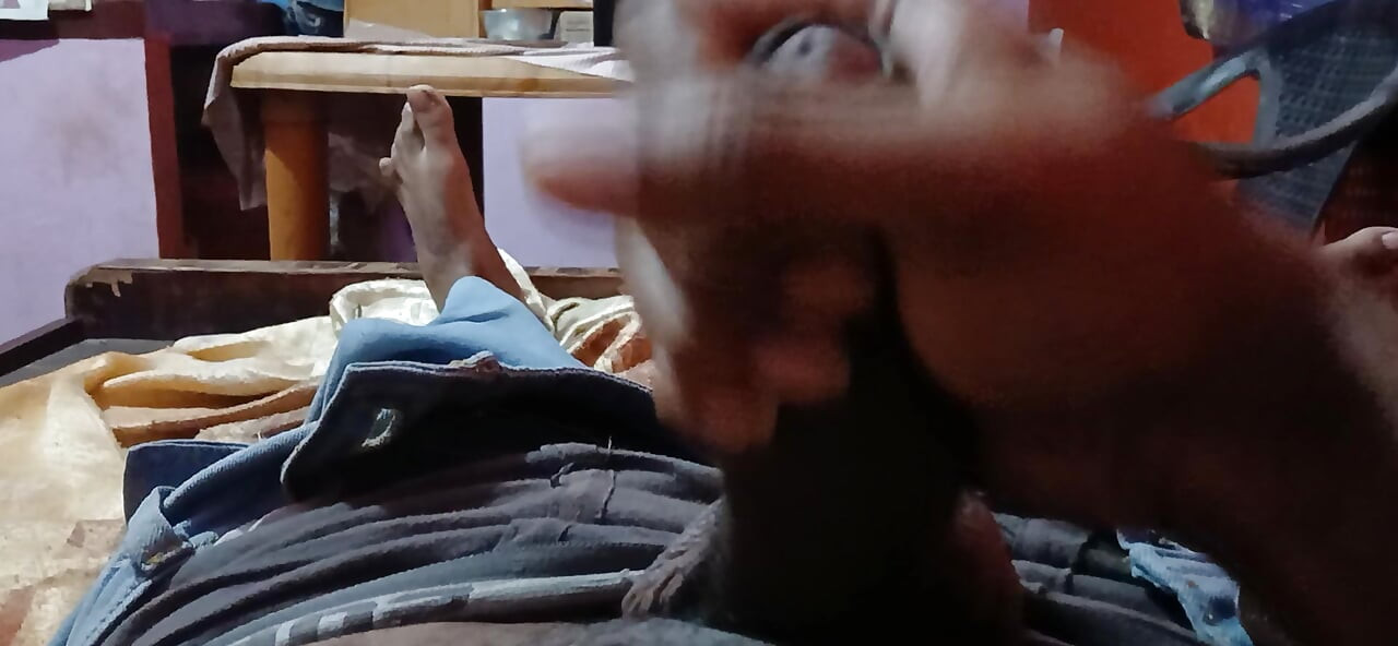 Amateur solo dick stroking session in bedDaddy dick amateur masturbation hand job Big Daddy dick