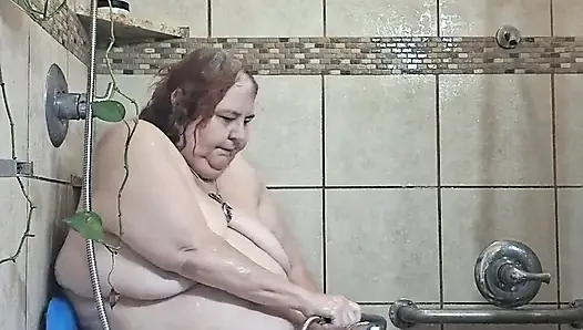 Вики, Большая Красивая Медсестра, Потеет И Хочет В Туалет!