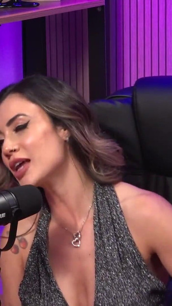 Momen wajib dibagikan dari "Podcast Completo com Rafaela Lima"