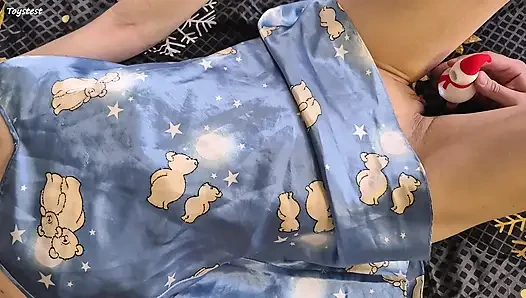 Heiße Zierliche MILF. Fick Mich, Schneemann, Ich Will Ein Bisschen Abkühlen.