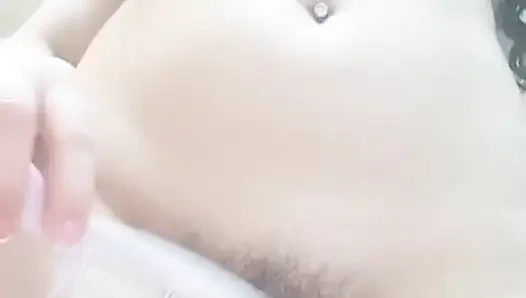 Kıllı amcığımı koklamaya gelene kadar fırçala