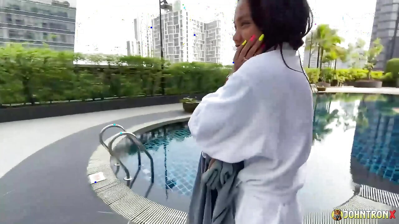 JohnTronX - Underwater fuck with a hot Asian amateur babe