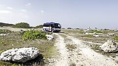 Monika Fox nua andando pela praia de Recife encontrou um grande consolo de polvo e fodeu seus buracos