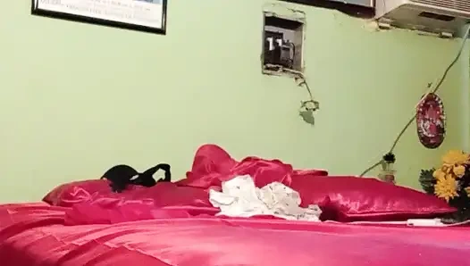 Wanita lajang panas mainannya