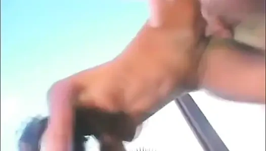 Sevimli latin genç kız açık havada sikiliyor