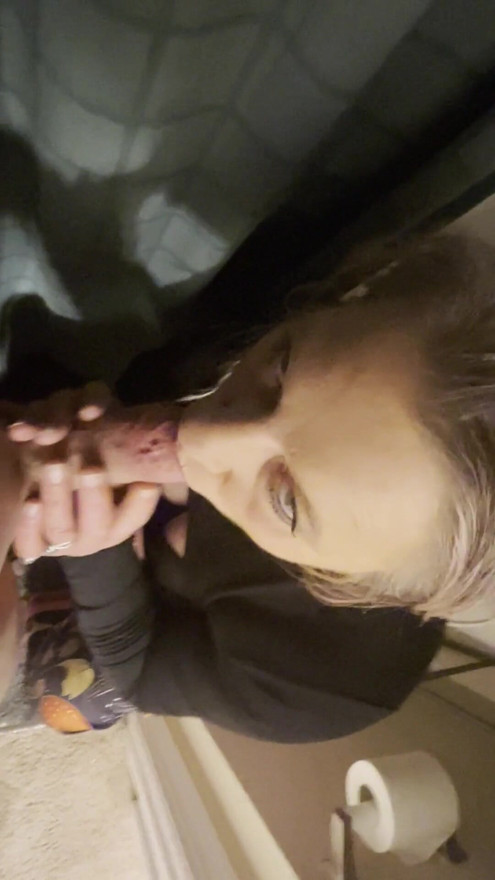 Bathroom Blowjob | Clip 1