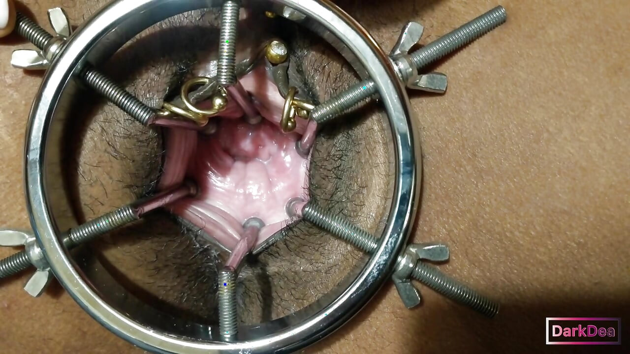 Ratu jalang nakal "Dark Dea" dalam (spekulum lembu melampau dengan fisting terakhir) off-set