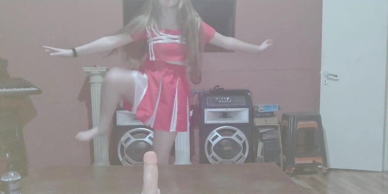 Hot cheerleader masturbates after cheering