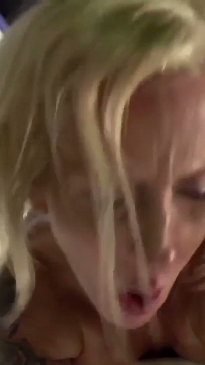 Blonde Milf liebt schwarzen Schwanz | Clip 2