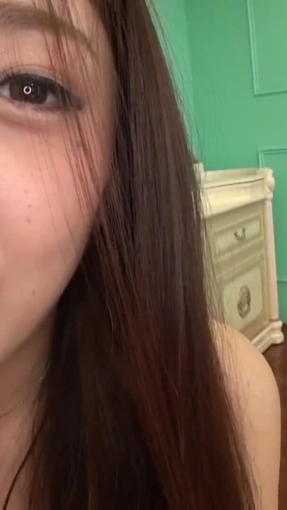 来自“世纪最大的素人女孩”的难忘时刻让她的 av 处女作。一次传奇的冲击！