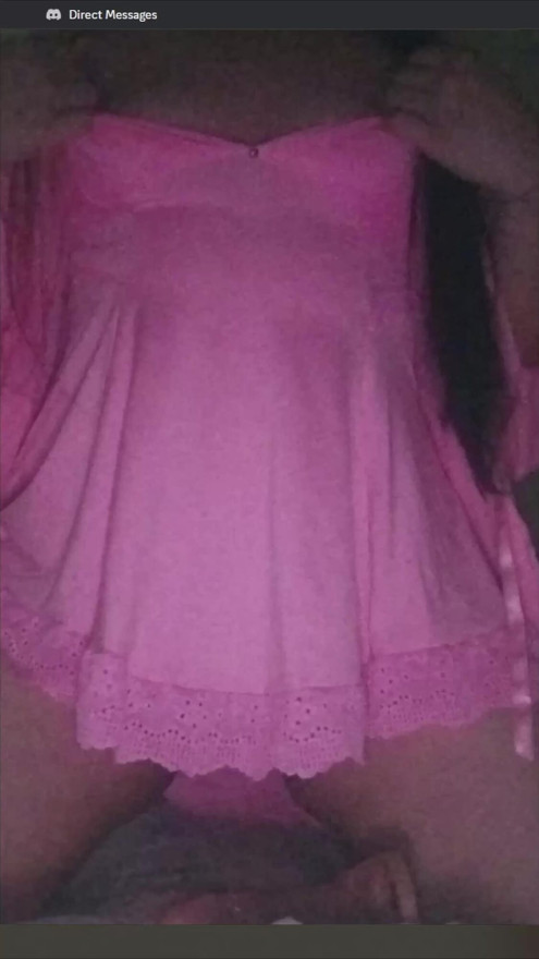 Explicit Discord video chat with an aroused woman - she gets off on camera