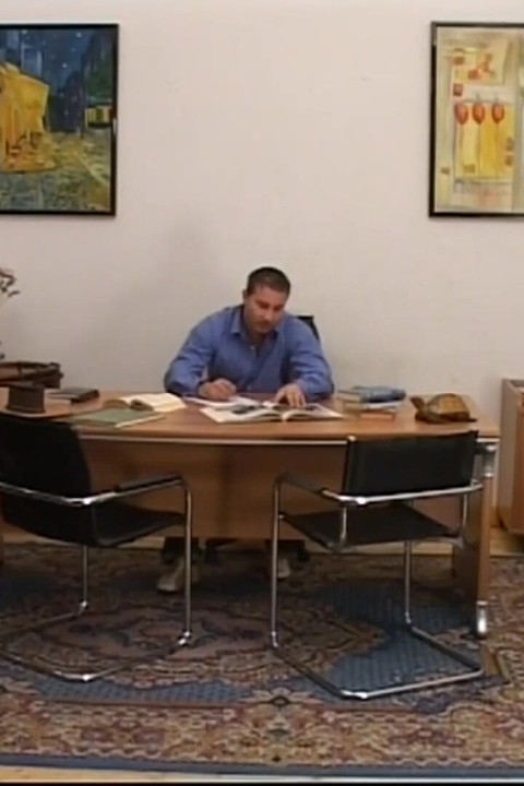 Mladoj brineti drolji treba intenzivan orgazam