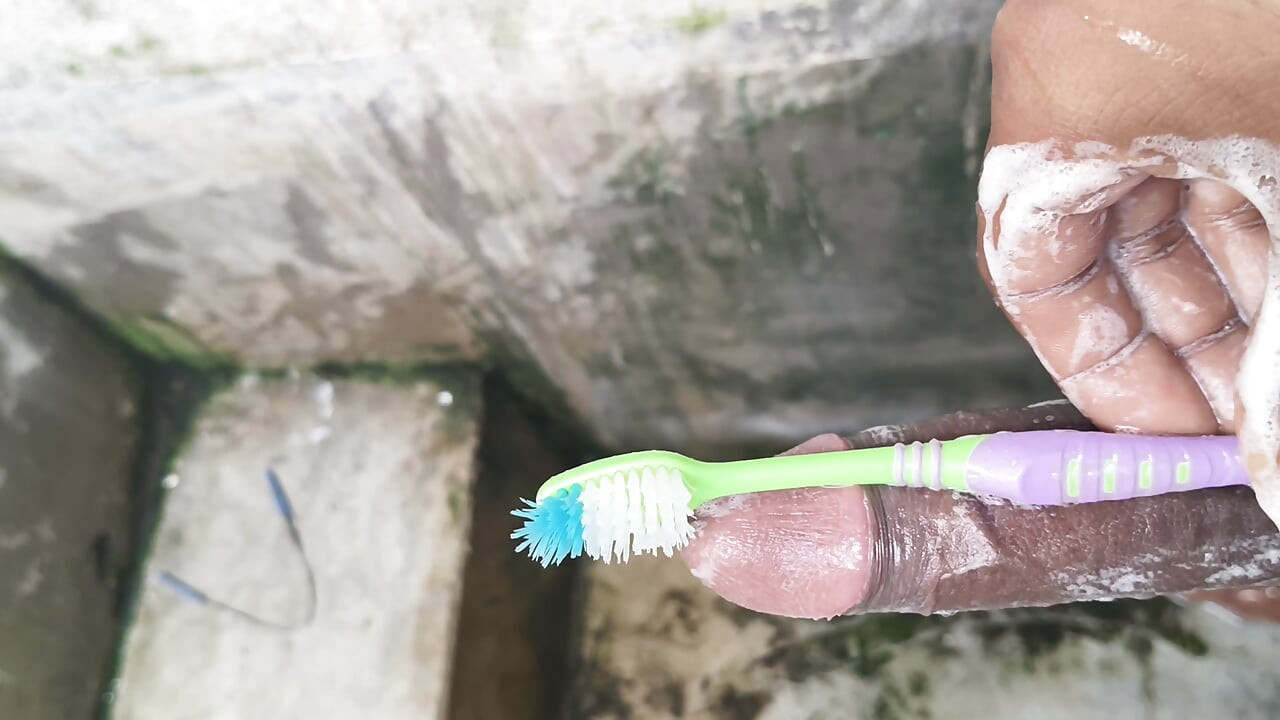 Bathroom ma nahata time masterbesan keya