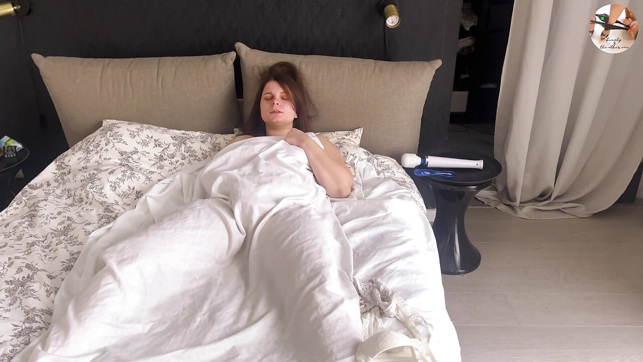 Home Alone Masturbating Pussy Play Under the Sheets