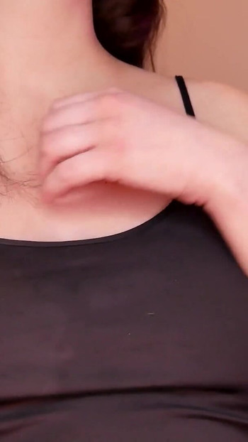 "JOI EN - 정액으로 지불을 기다리는 베이비 시터"의 오지는 순간