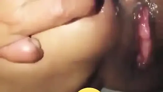 Ibu tiri dengan pantat bahenol ini ngentot pantat bahenolnya pakai timun ukuran raksasa!