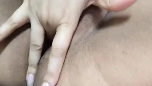 Ateşli ve seksi göğüslerimin desi yarağa ihtiyacı var