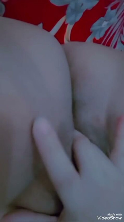 Desi girl playing with sofa hand herself, fingering hard | Clip 1