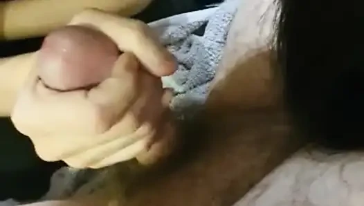 Mira como la mamo y le paso mi pelo por la polla
