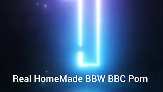 Masanın üzerinde domalıyor büyük zenci anal domalarak inleyerek orgazm oluyor