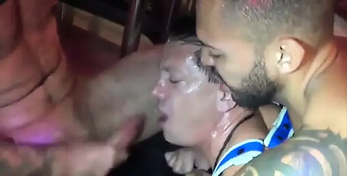 Show porn live at the gay sauna IDM Paris with Viktor Rom, Angel Garcia and Ryan Cummings