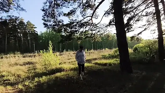Хелен вывезла Джонни в лес для секса