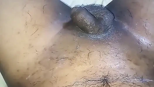 Rasierte den penis und die eier meines nachbarn, auf alte Weise sah sein rasierter schwanz sehr lecker aus, und ich gab ihm seine ersten