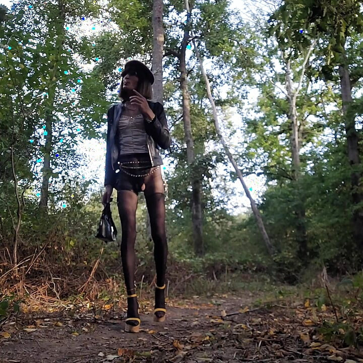 Exhibit P🚗U B L I C en Pute on a Parking Lot in the Forest, at La Faisanderie 91. Fanciful Tights, Thong [4sep25] Meet CoKiiNE! VaneSsaBiTCHx