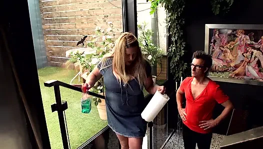 Cewek semok dengan pantat bahenol ini dientot habis-habisan sampai toket besarnya dicrot spema hangat