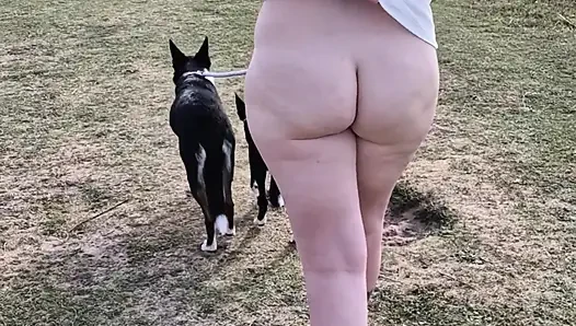 Öffentliche Nackte Amateur-sexy Ehefrau Nackt Mit Sich Selbst an Einem Öffentlichen Strand Spielt