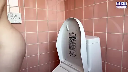 Sırılsıklam bir güzellikle sırılsıklam utanç, vahşi ıslak patlamada kendini sırılsıklam yapıyor.3