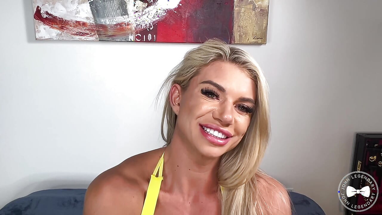manspeshiyon vaali sauteli mammi pati ko dhokha deti hai aur gand men bara kaala land leti hai