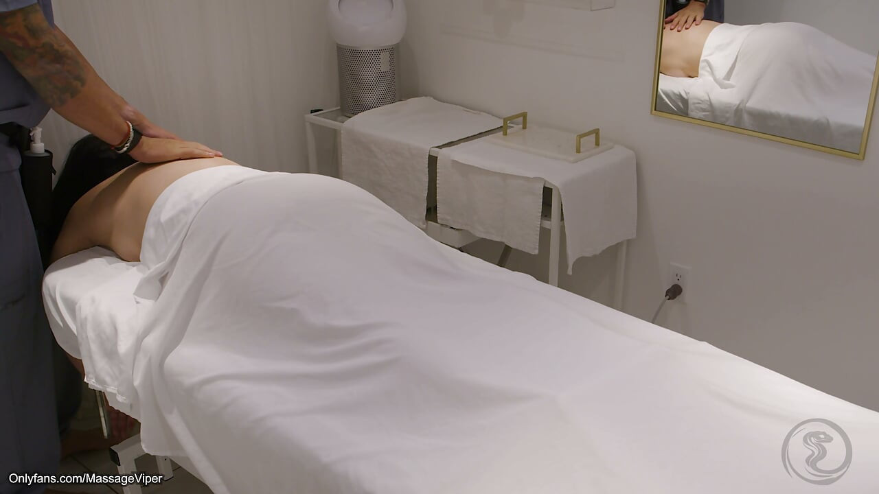 Legit massage client gets a happy ending