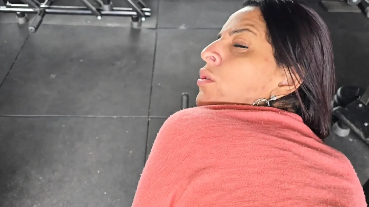 The hottie fucked me at the gym mercilessly, he even filmed to send to his friends.