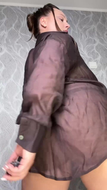 Toto číslo je prostě ohnivé - přihlaste se k jejím Onlyfans! 😘