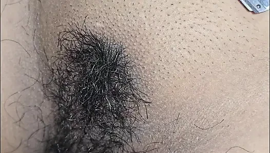 Baldızının kıllı amını tıraş ediyor ve sonra sikini içine sokuyor