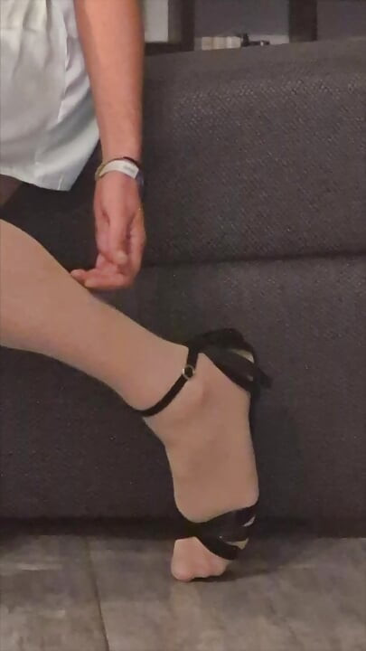 Banci dengan gaun tipisnya yang imut
