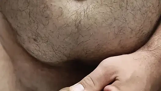 Arkadaşının banyosunda atladı