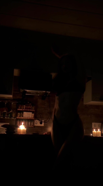 A ritual of beauty and grace. In this semi-darkness, only my body dictates the rules.