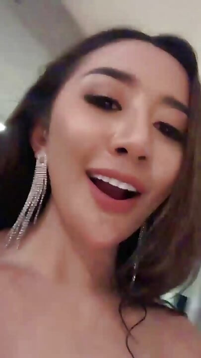 Mandi Sambil Colmek Cantik bagnet bisa dientot kok