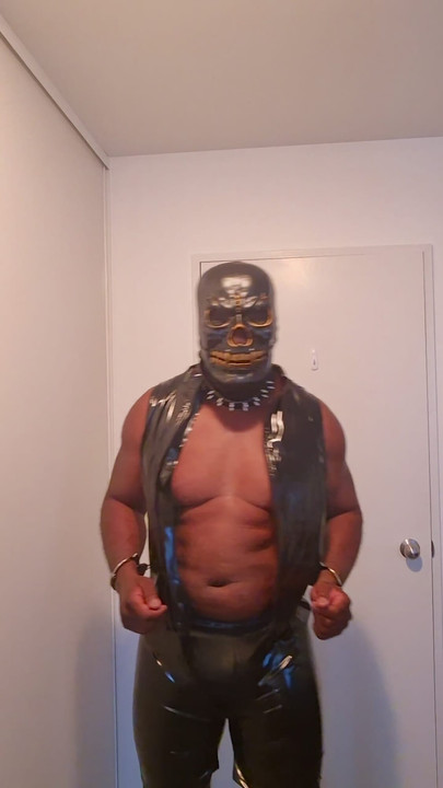 Ne ostavljaj me ovdje.. potpuno sama!!