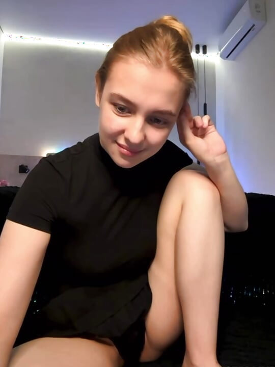 Cumming while fucking tinny pussy
