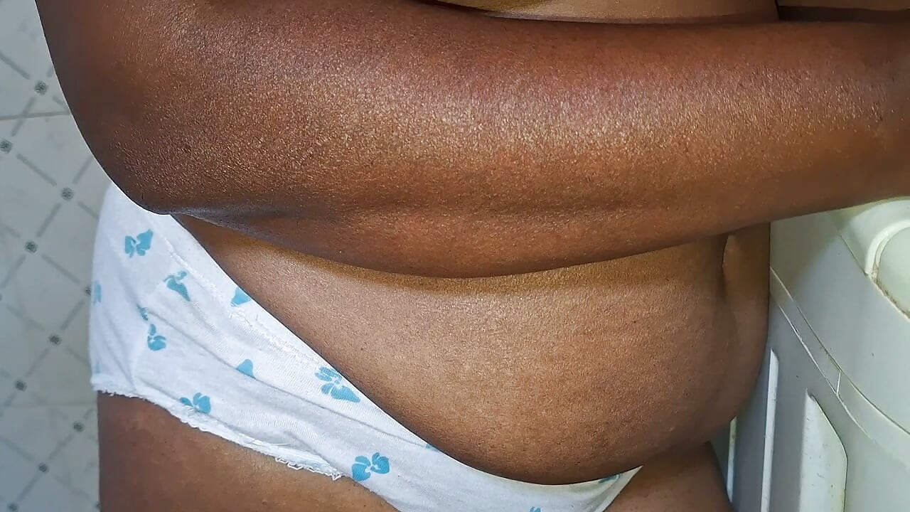 Indiancă bhabhi sexy te-a invitat să te joci cu ea