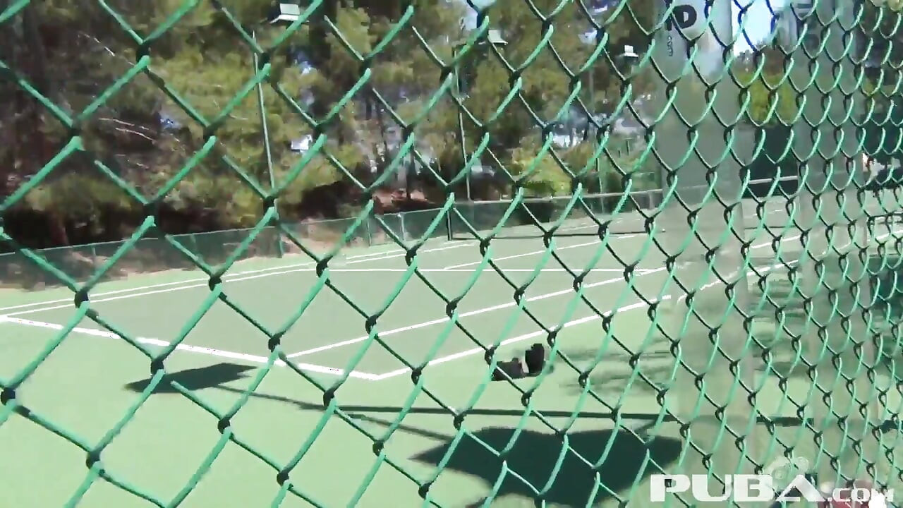 테니스 코트의 핫한 창녀들