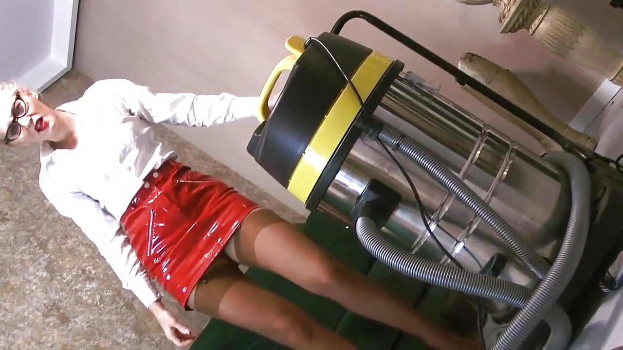 Seductress babysitter vacuuming