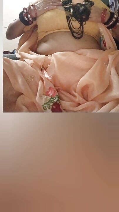 Deshi Bhabhi Nikmati dengan Didlo Dia Push up Hot Hairy Matang Pussy