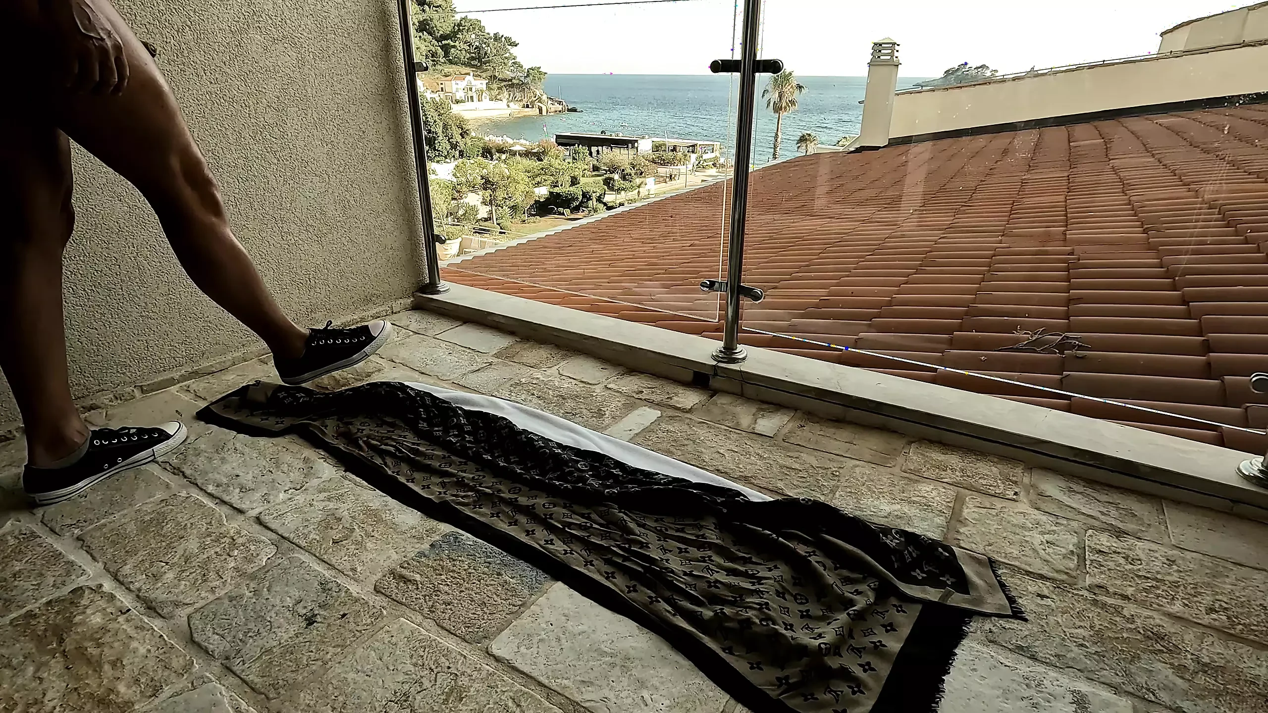 Masturbation sur le balcon
