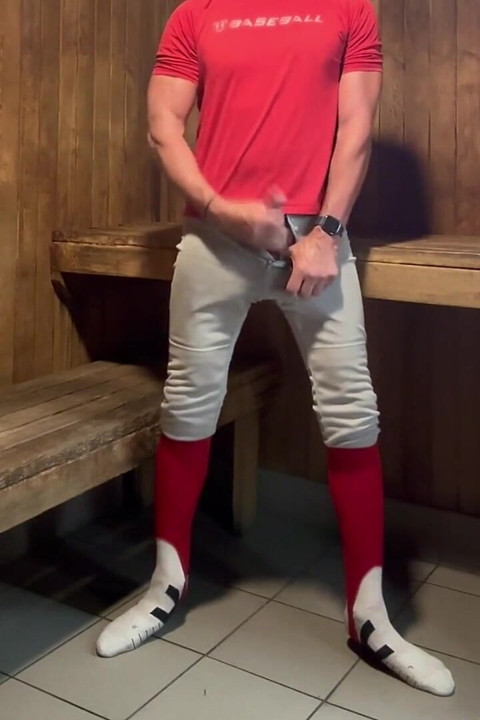 Cowok alpha lagi asik bersenang-senang di ruangan sauna bareng jockdad87 bagian 8